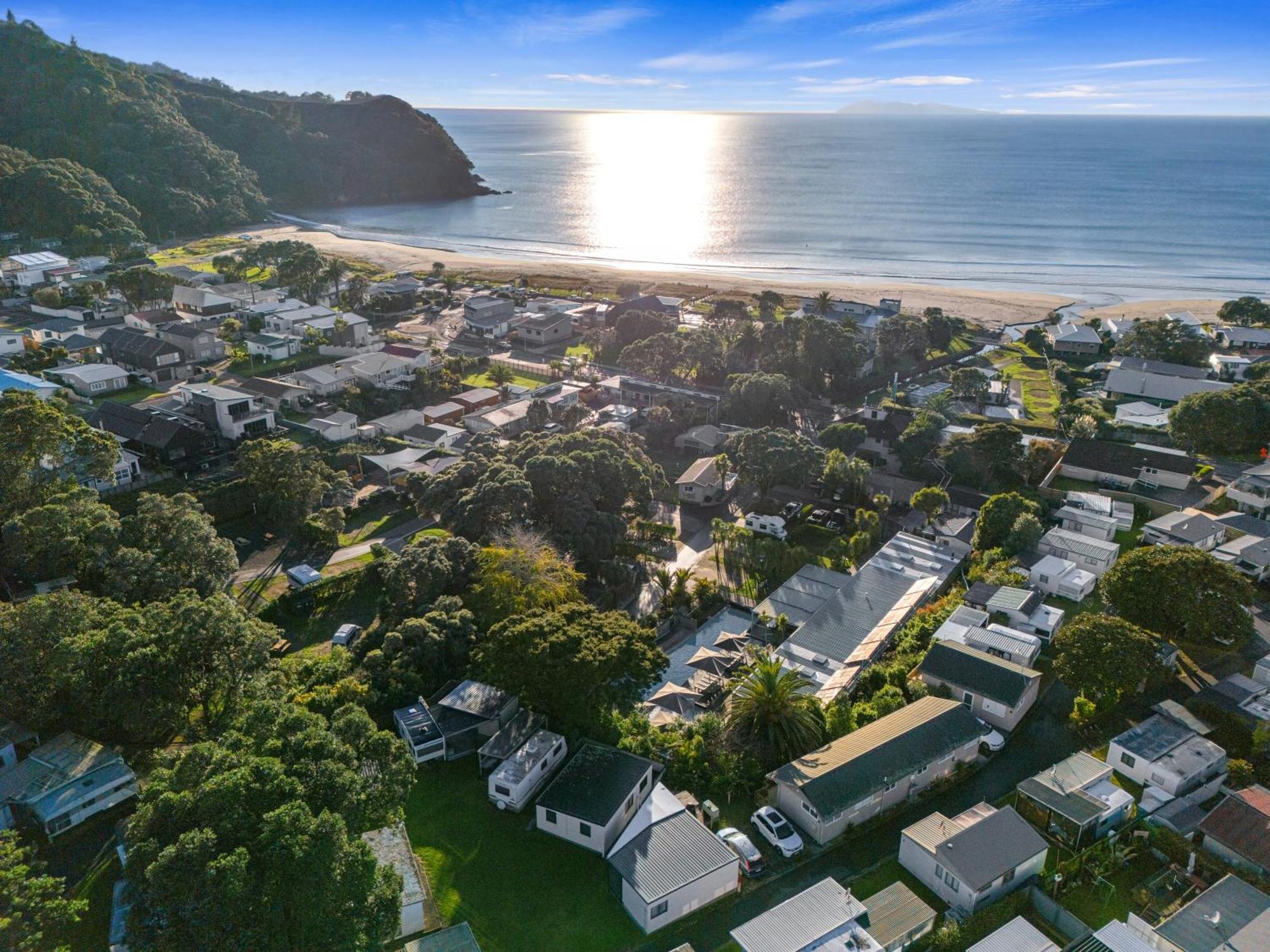 Tasman Holiday Parks - Waihi Beach Εξωτερικό φωτογραφία Aerial view of the town