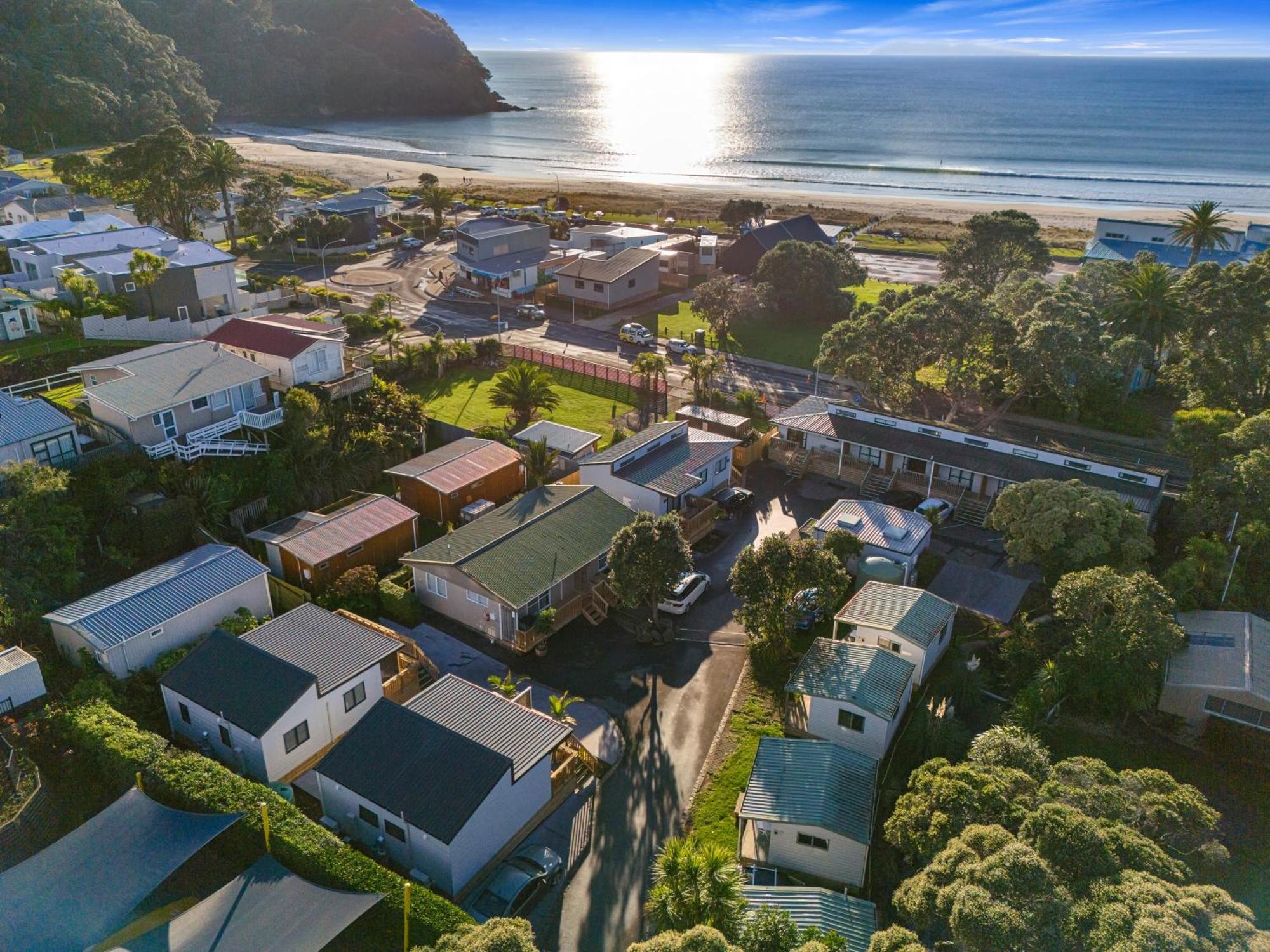 Tasman Holiday Parks - Waihi Beach Εξωτερικό φωτογραφία Aerial view of the town
