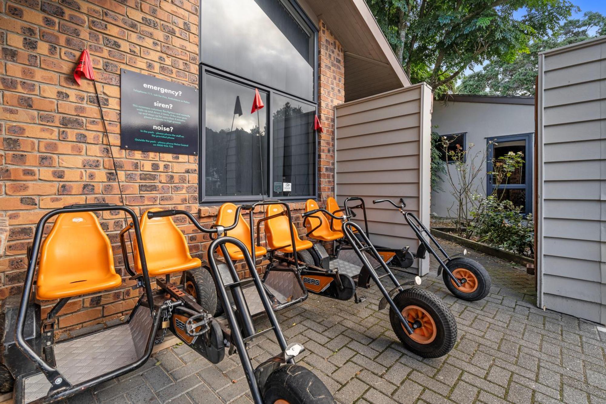 Tasman Holiday Parks - Waihi Beach Εξωτερικό φωτογραφία The bike share at the visitor centre