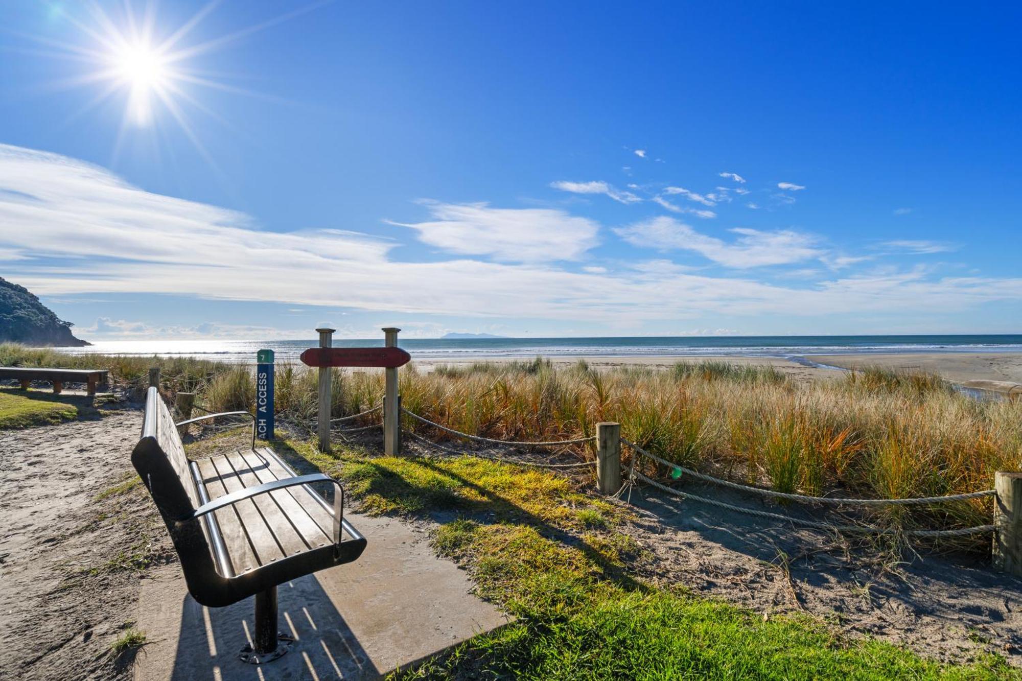 Tasman Holiday Parks - Waihi Beach Εξωτερικό φωτογραφία The beach at the end of the boardwalk