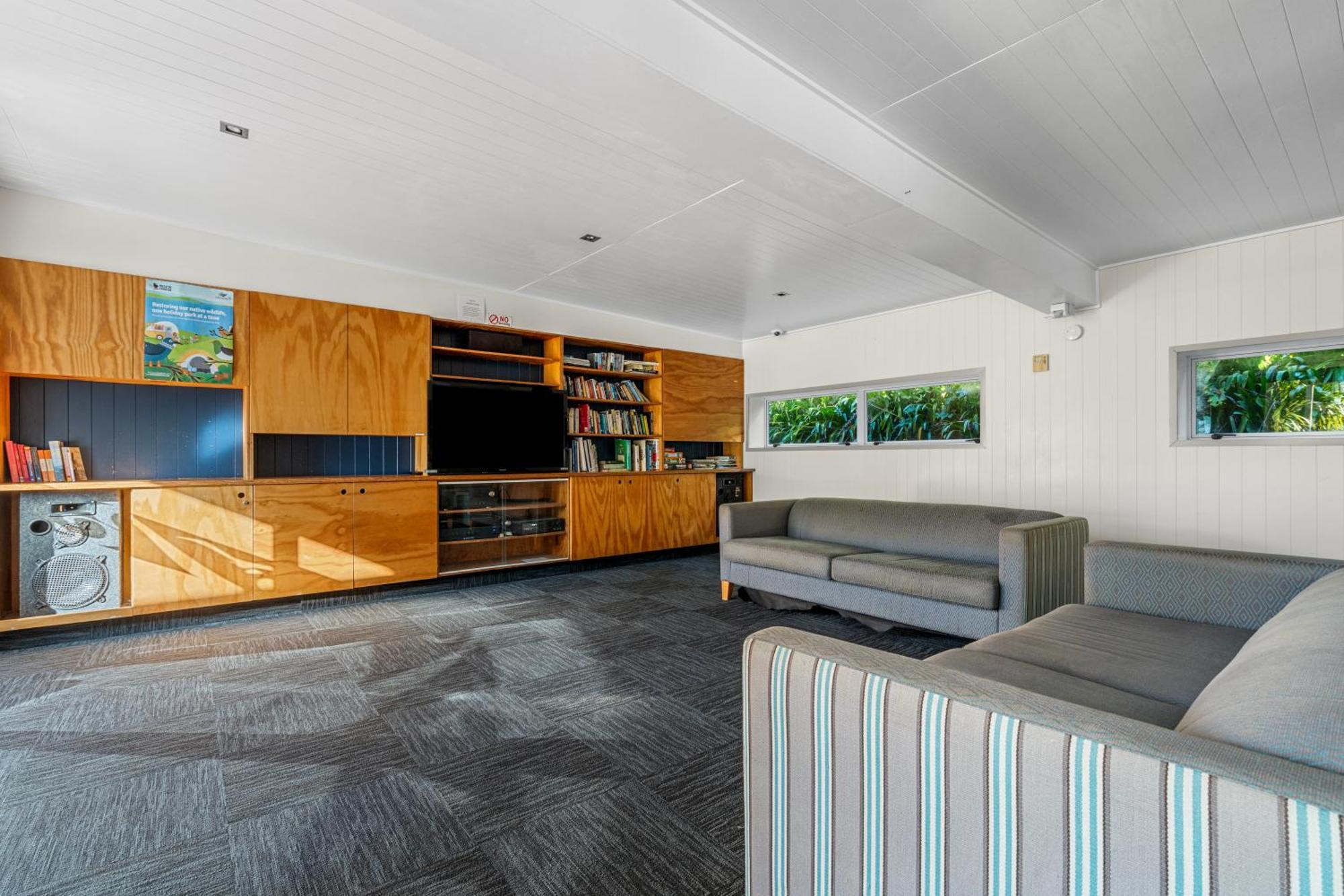 Tasman Holiday Parks - Waihi Beach Εξωτερικό φωτογραφία Interior of the house