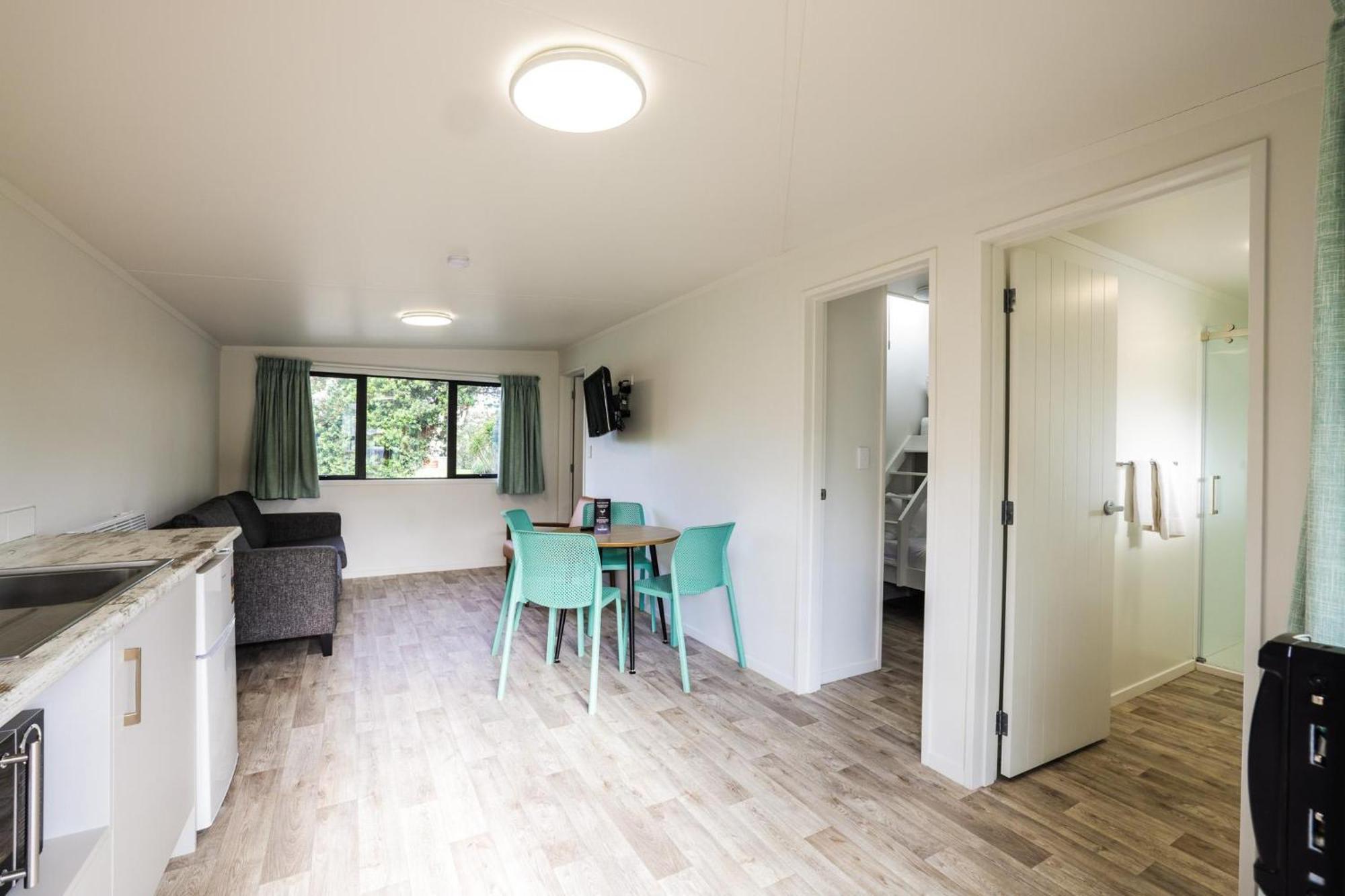 Tasman Holiday Parks - Waihi Beach Εξωτερικό φωτογραφία A typical one-bedroom apartment at the park