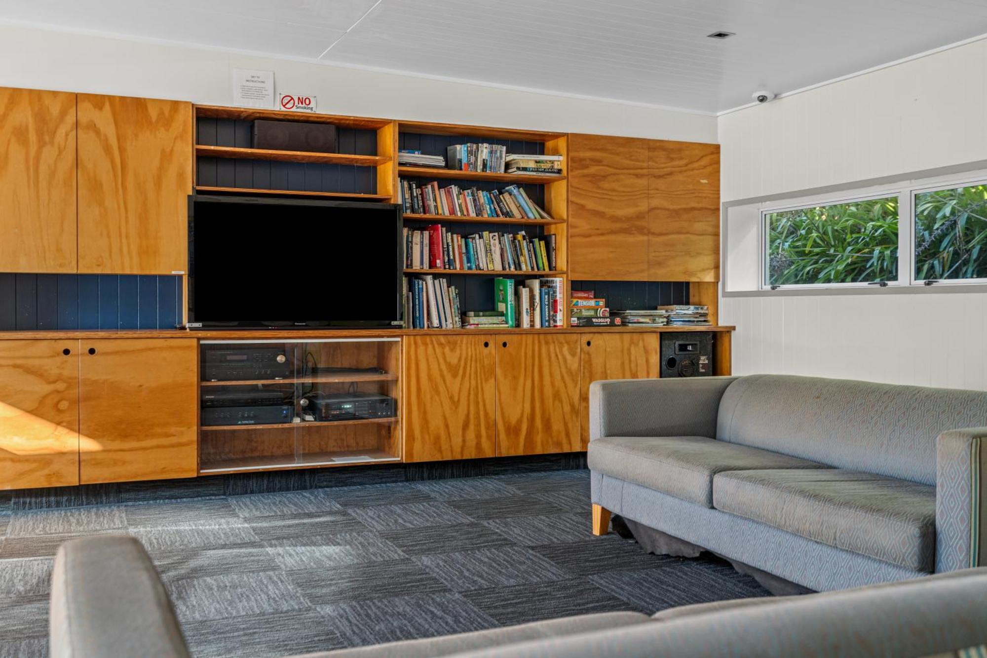 Tasman Holiday Parks - Waihi Beach Εξωτερικό φωτογραφία The interior of the house