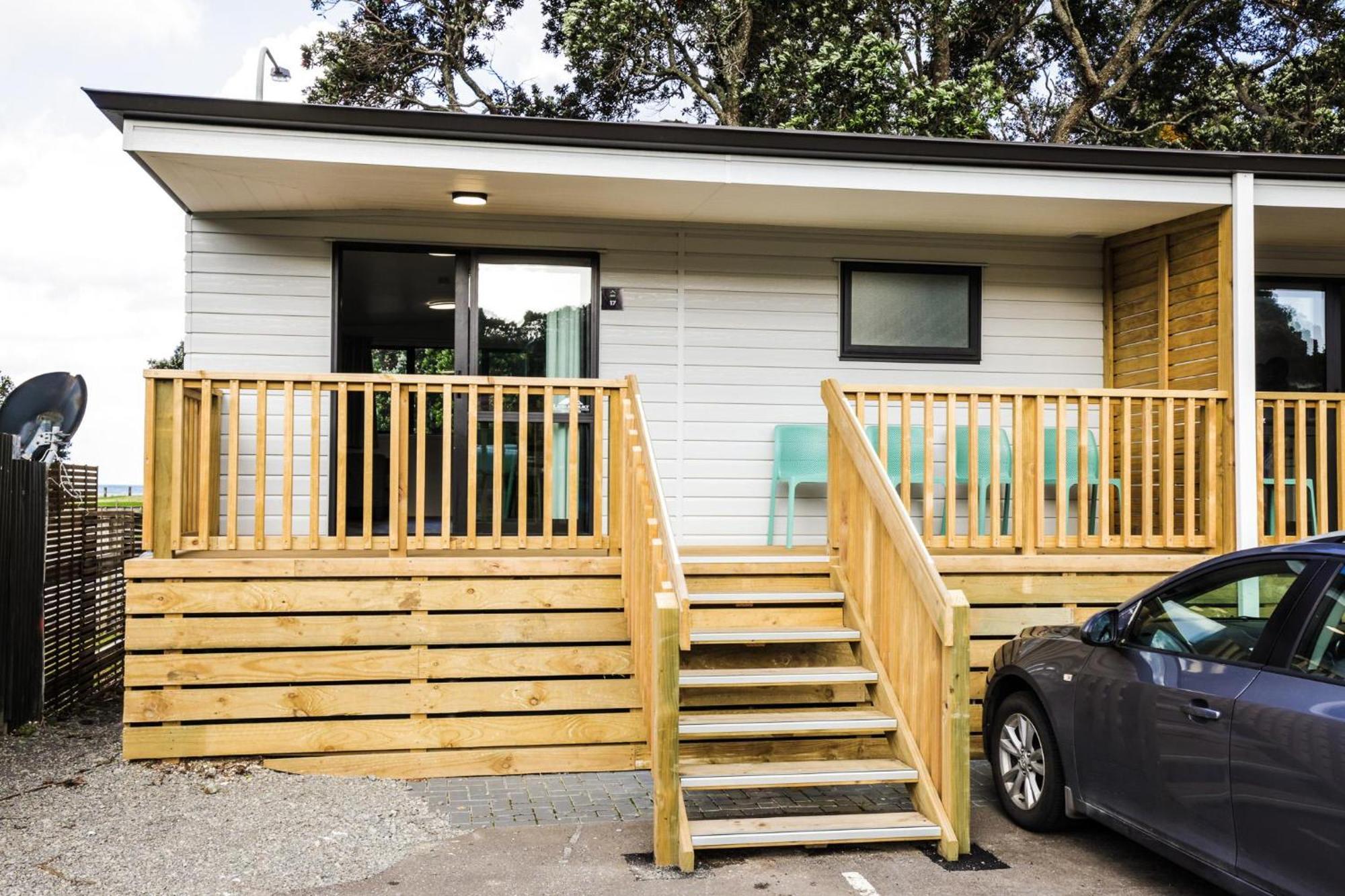 Tasman Holiday Parks - Waihi Beach Εξωτερικό φωτογραφία A tiny home in New Zealand