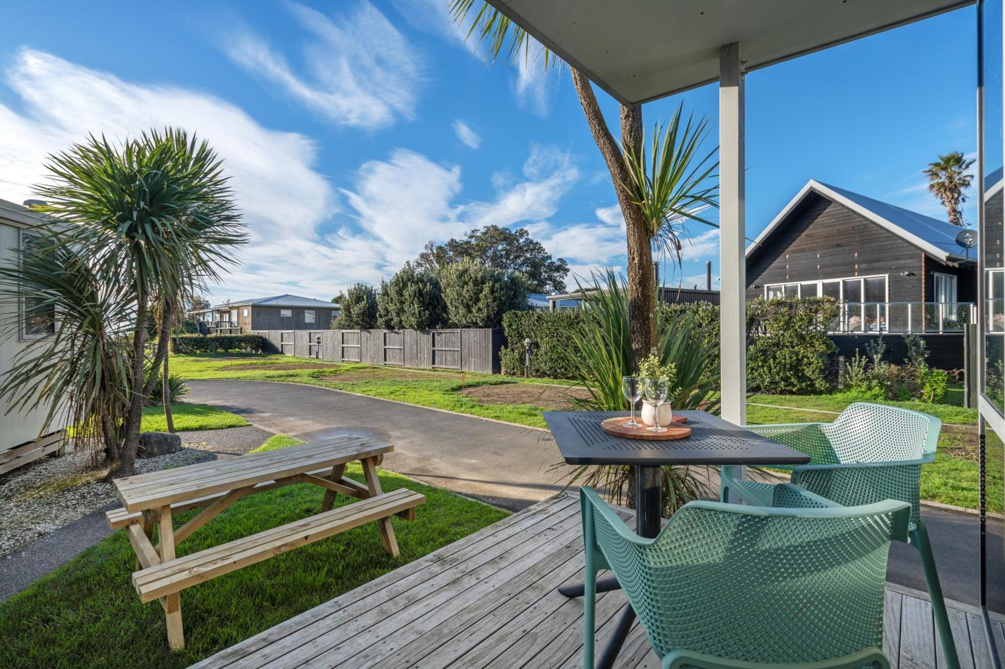 Tasman Holiday Parks - Waihi Beach Εξωτερικό φωτογραφία A view of the deck at the beach house