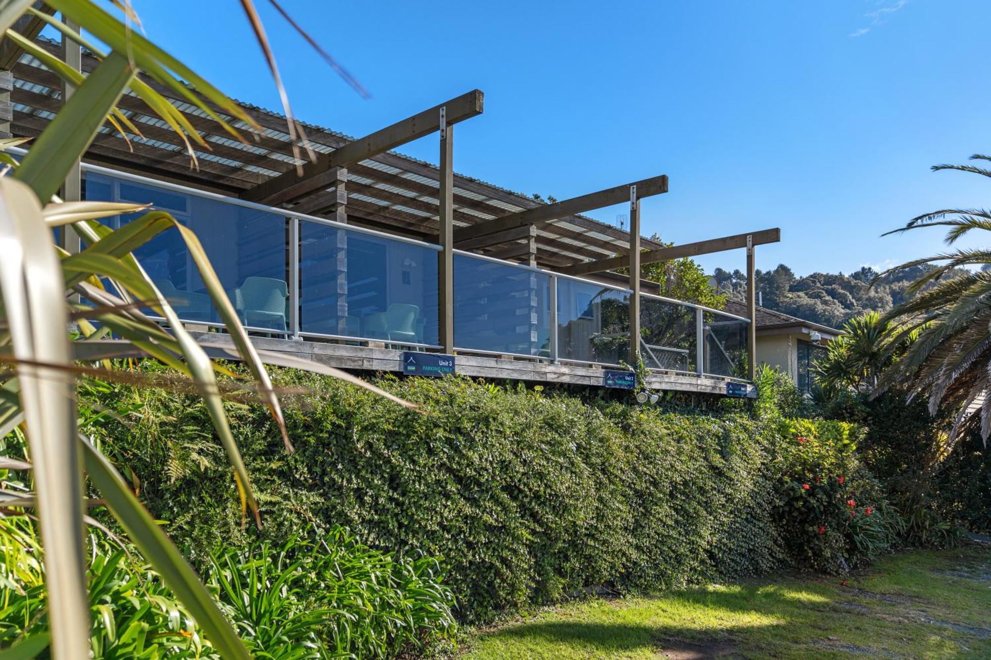 Tasman Holiday Parks - Waihi Beach Εξωτερικό φωτογραφία The house from the garden